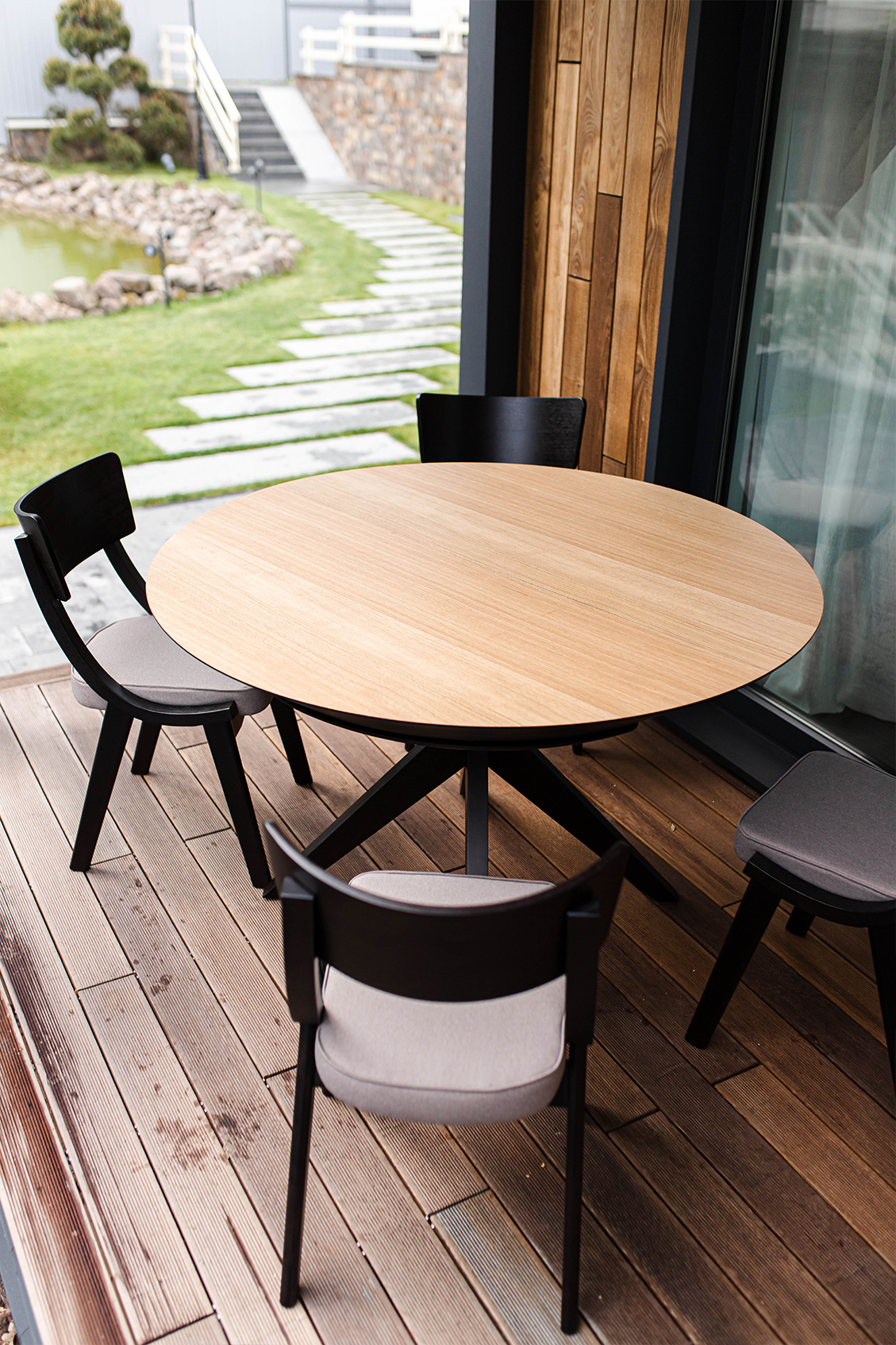 IMG_2077 NOVA Table