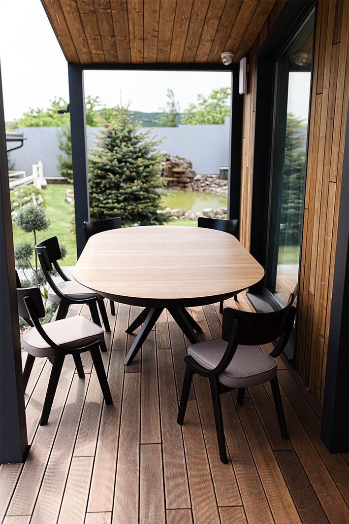 IMG_2113 NOVA Table