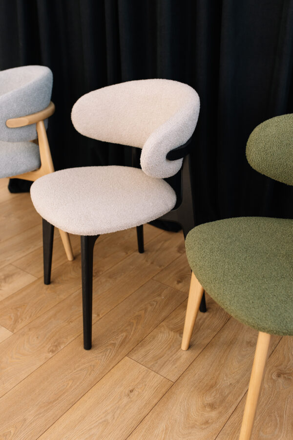Roses-5 Chair Roses (Oak)