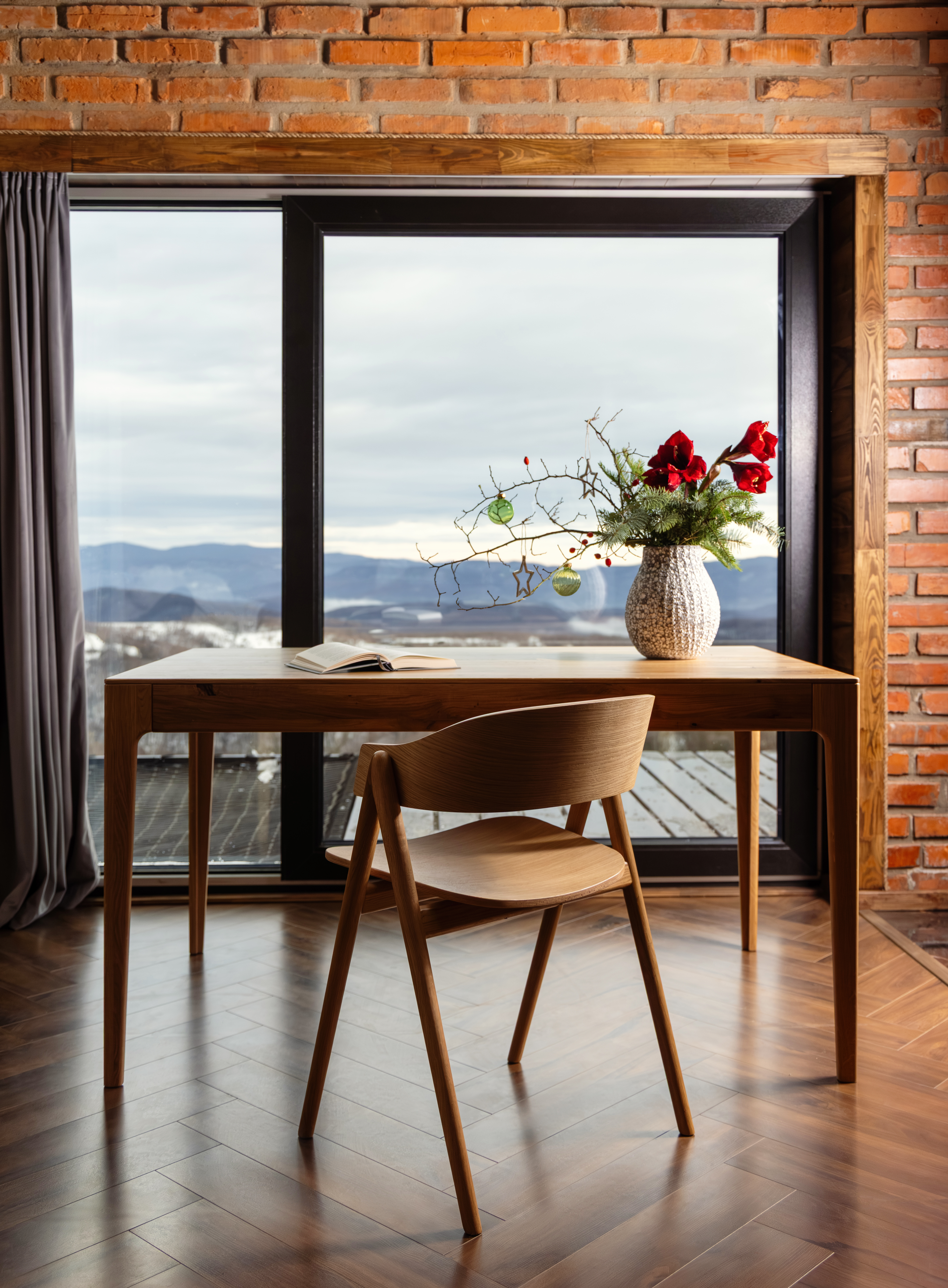 Denis-2 Denis Table