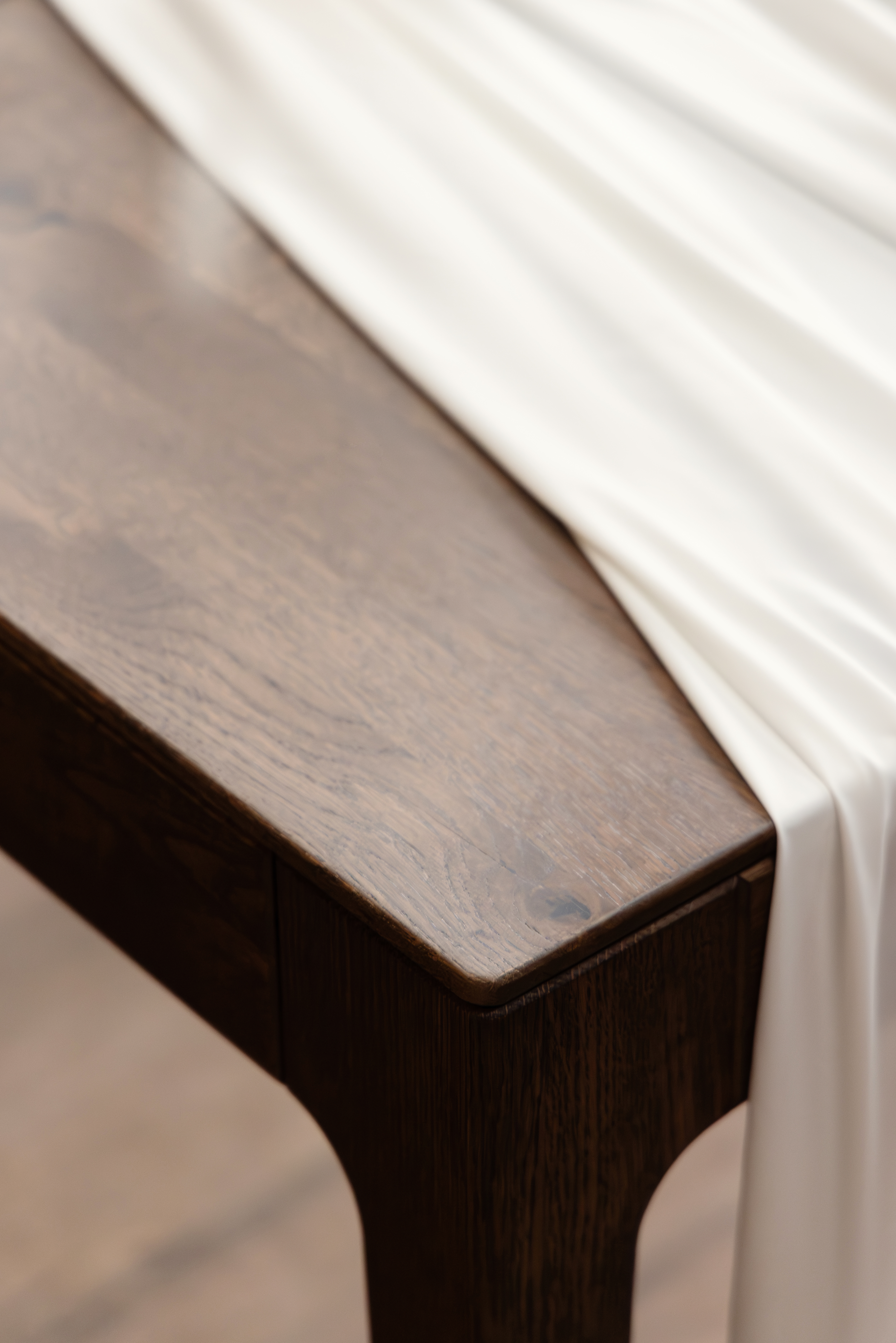 Denis-4 Denis Table