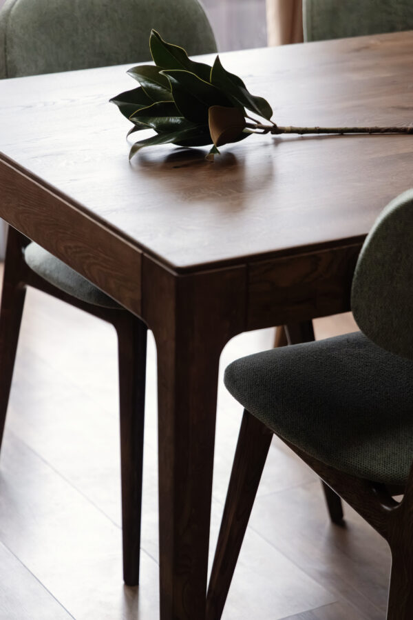 Denis-7 Denis Table