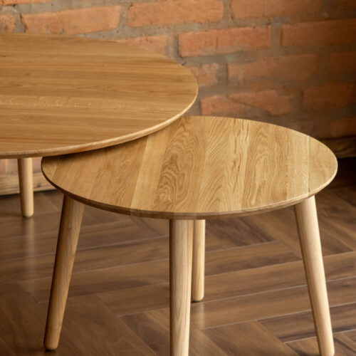 Twin oak coffee tables with round tops and tapered legs