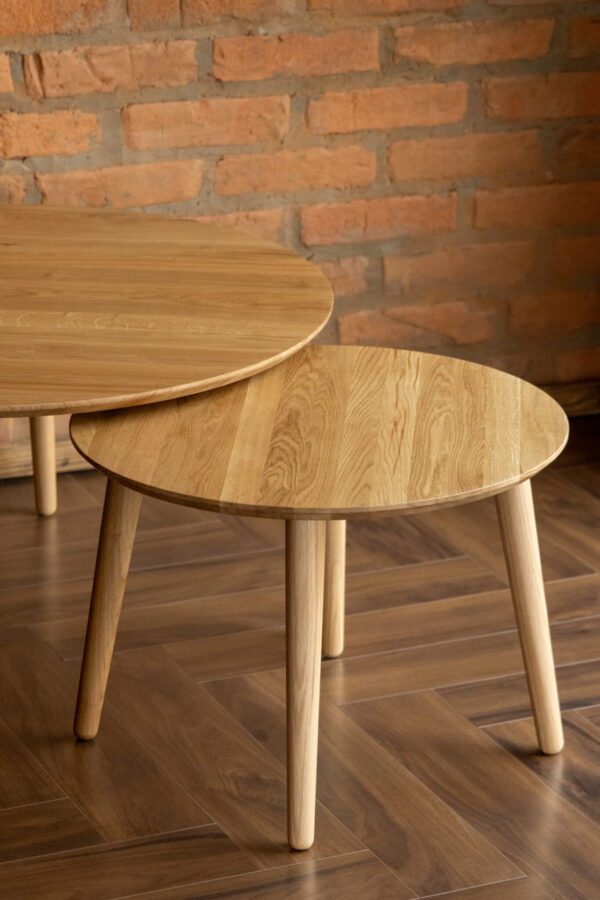 Twin oak coffee tables with round tops and tapered legs